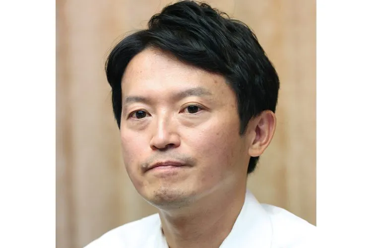 斎藤元彦　カラコン